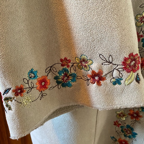 Embroidered spring coat, washable, worn twice - Picture 3 of 7